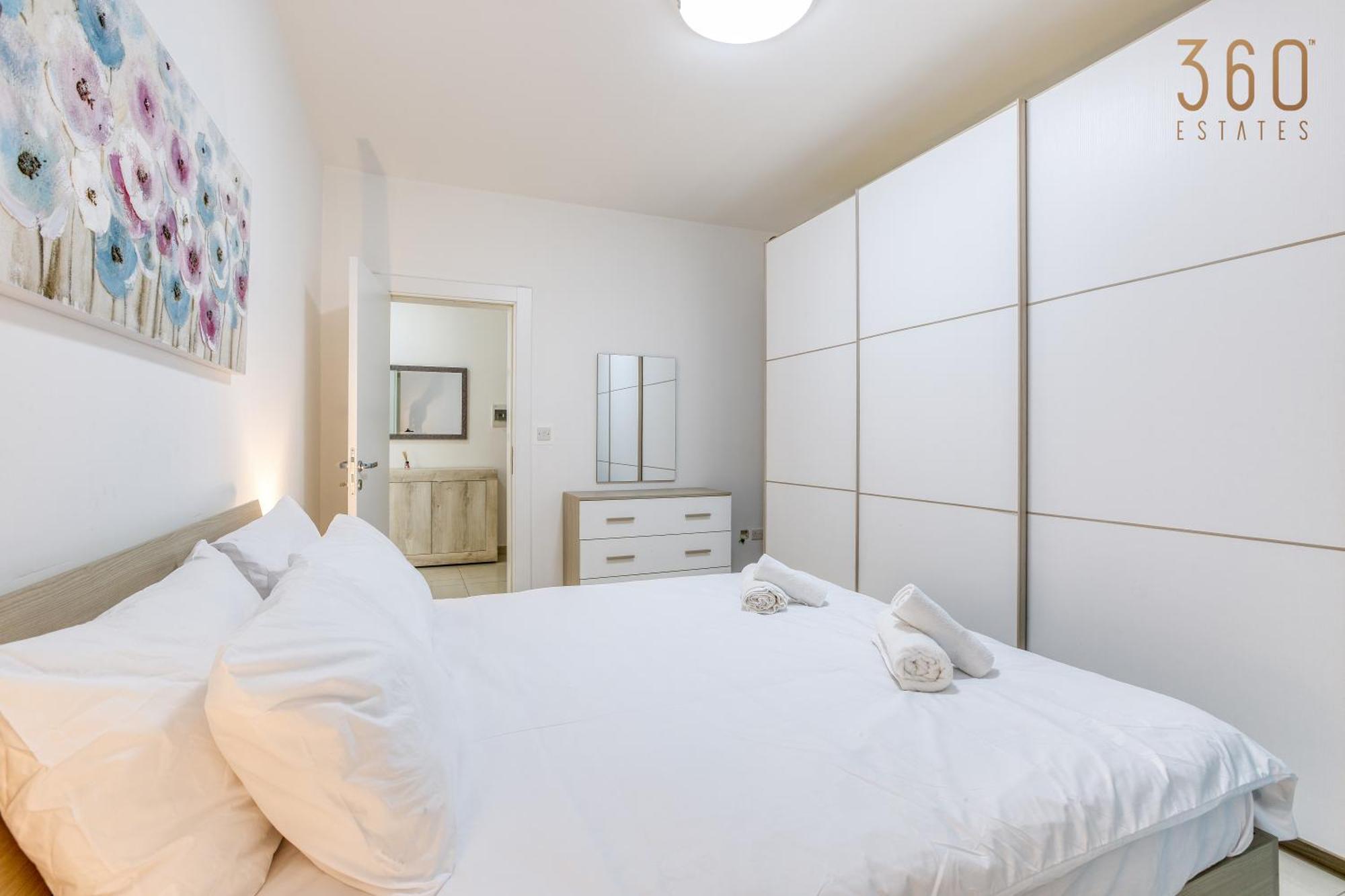 Charming 2br With Private Balcony By 360 Estates Apartment *