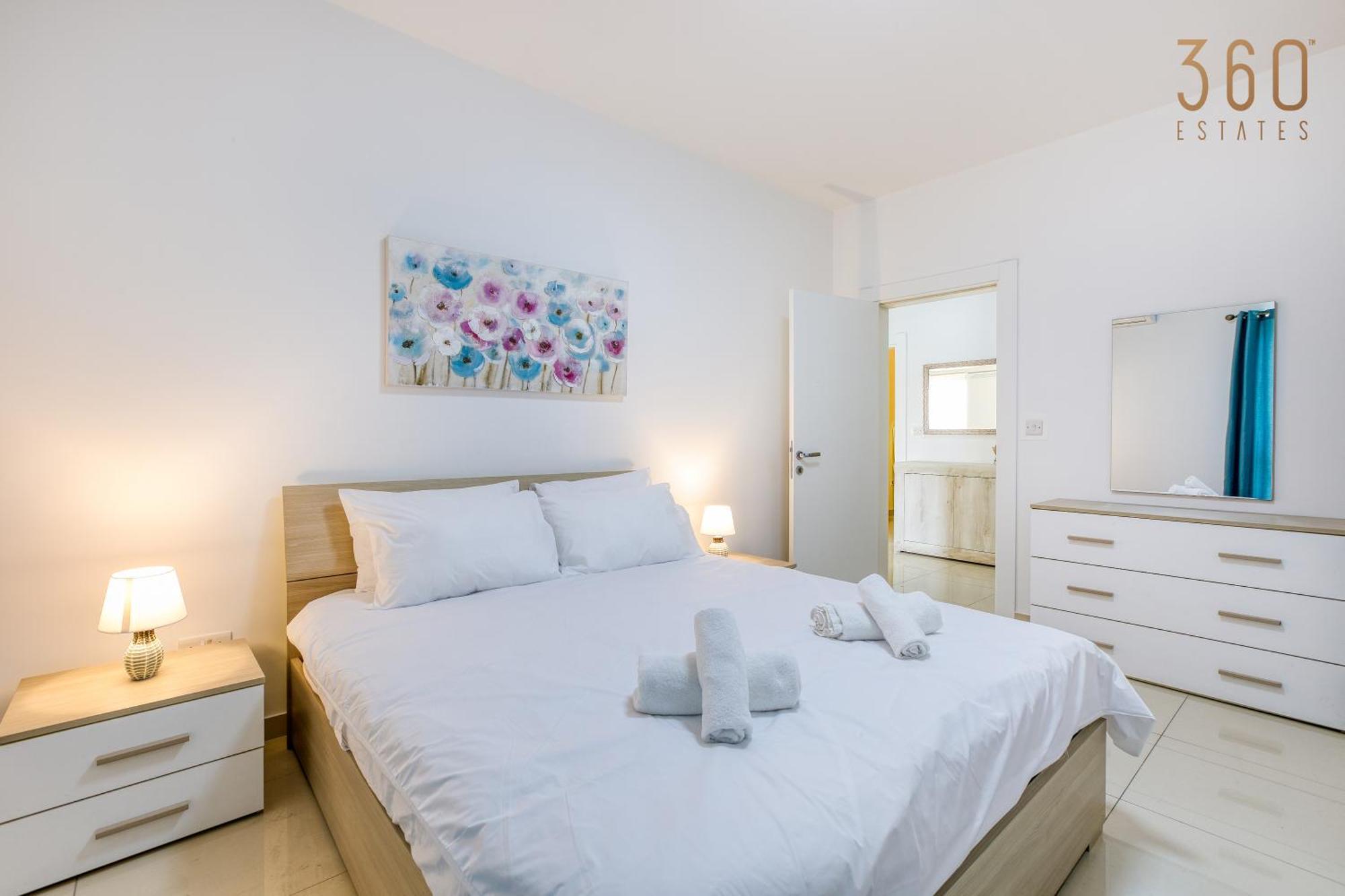 Charming 2br With Private Balcony By 360 Estates Apartment *